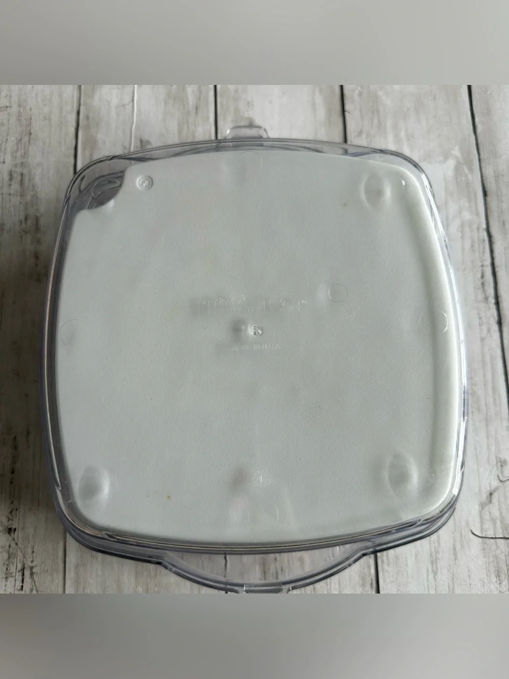 PREOWNED THE PAMPERED CHEF COOL AND SERVE SMALL WHITE TRAY WITH LID - Picture 2 of 3